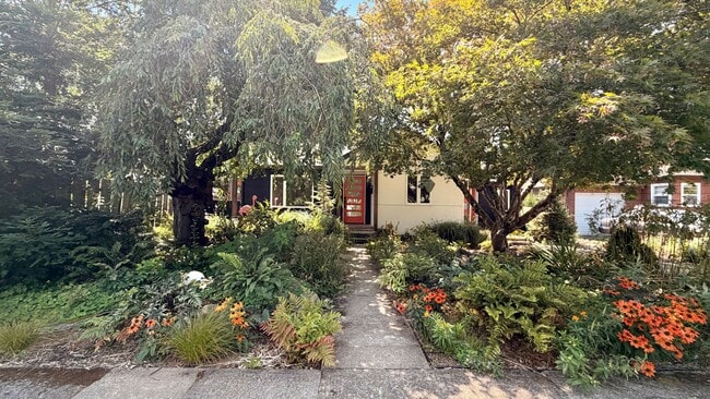Photo - 9340 SE Yamhill St