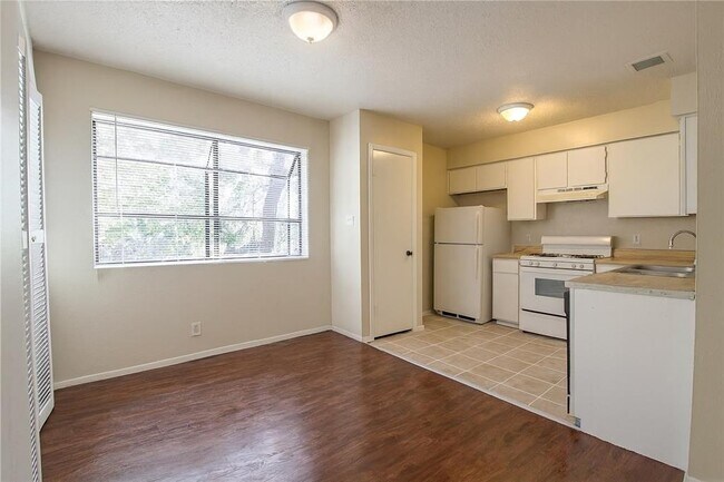 Photo - 903 Taulbee Ln