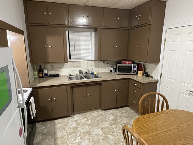 Photo - 412 W 14th St Apartments Unit B