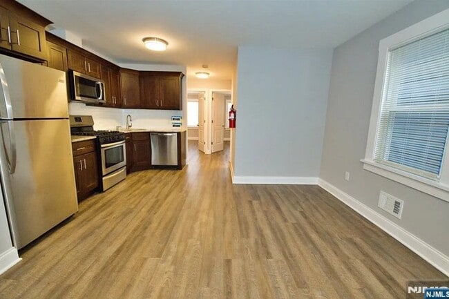 Photo - 116 Maple Ave Unidad 4