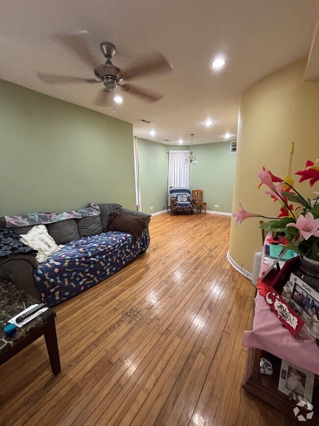 Building Photo - 3339 W Cuyler Ave Unit 1 Rental