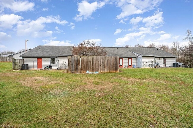 Photo - Room in Townhome on Windsong Ct