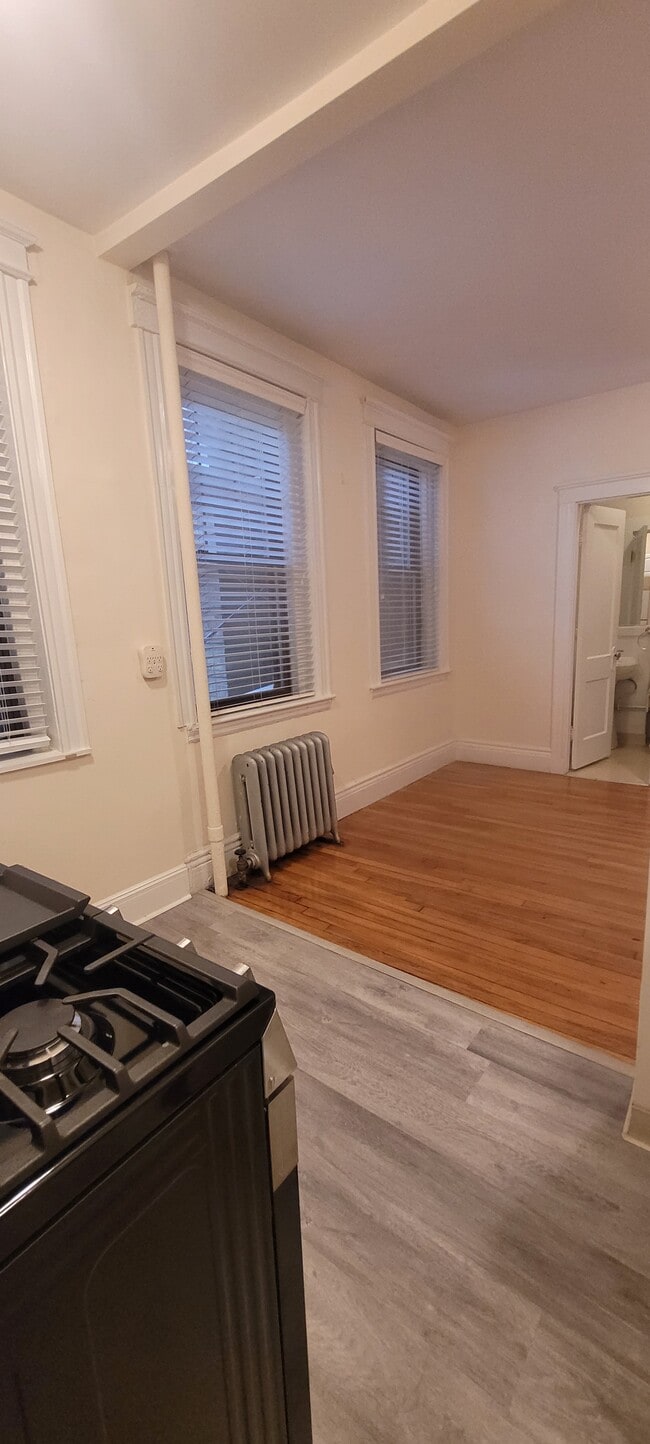 Photo - 60 Queensberry St Unidad #2