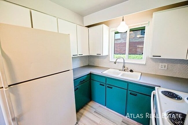 Photo - 1667 Fenton St