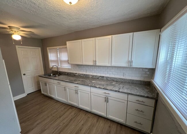 Photo - 512 W Walnut St
