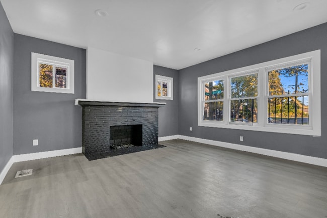 Photo - 3823 Clairmount Ave