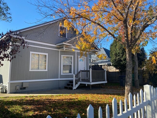 Building Photo - 2820 East St Unit A