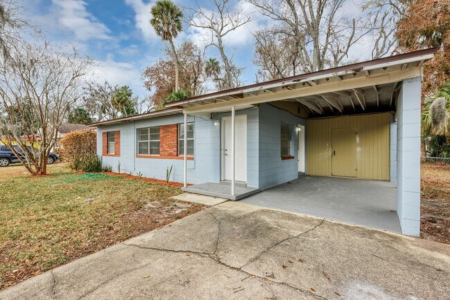 Photo - Beautifully Refreshed 3-Bedroom Home – Modern Kitchen & Spacious Interior