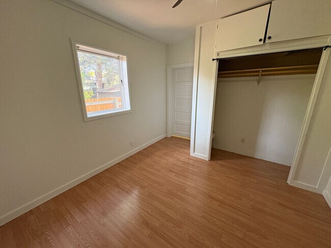 Photo - COZY 1 BEDROOM, 1 BATH APARTMENT LOCATED I... Unidad 6 SW Cleveland Ave