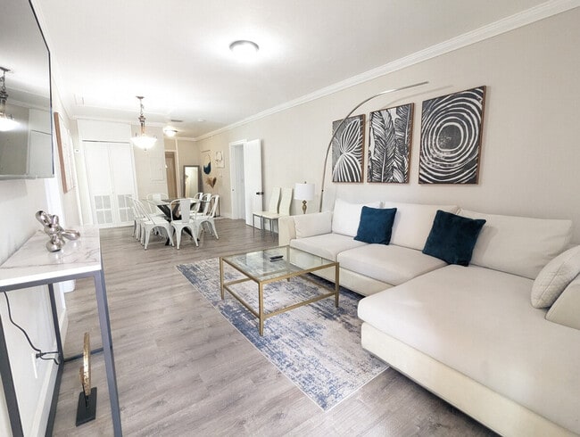 Building Photo - 3120 SW 27th St Unit ID1323924P