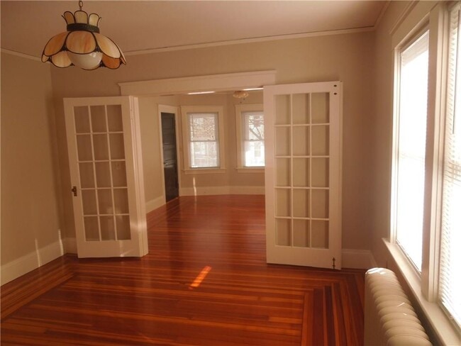 44 Gentian Ave