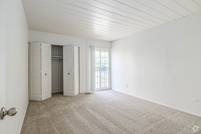 2BD, 1.5BA - 1000SF