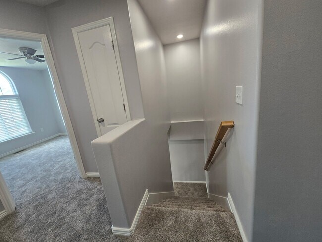 802 Big Leaf Ct
