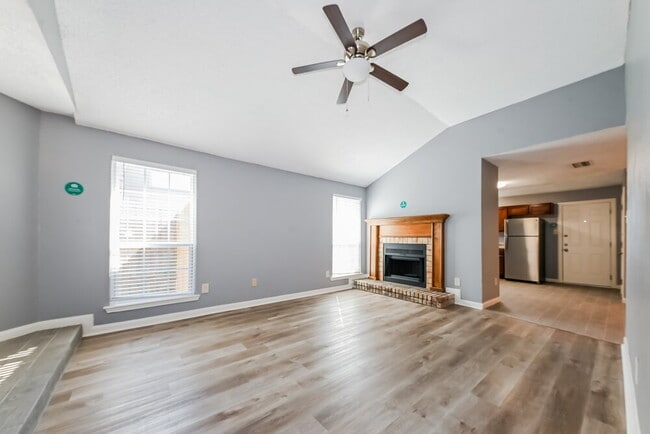 Photo - 1112 Paintbrush St