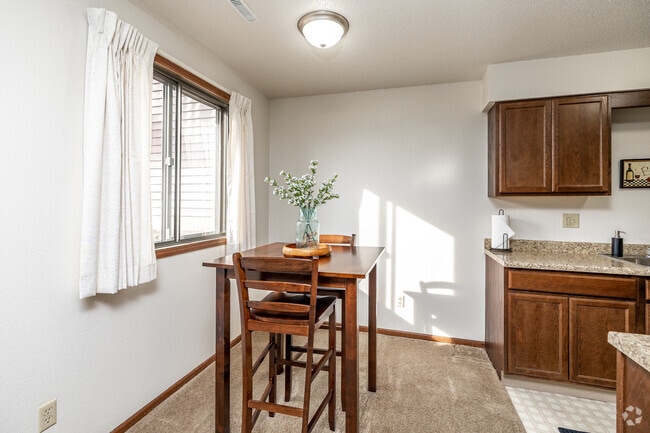 2BR, 1BA - 850 SF - Parkside Manor