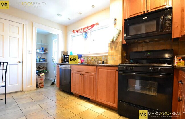 Photo - 289 Foster St Unit 1