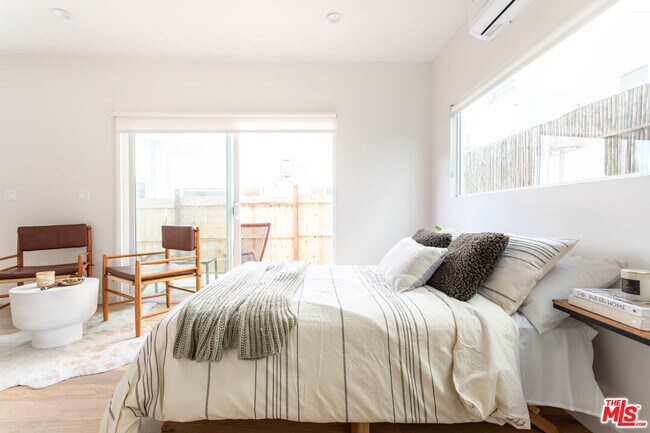 Photo - 3613 1/4 Bellevue Ave