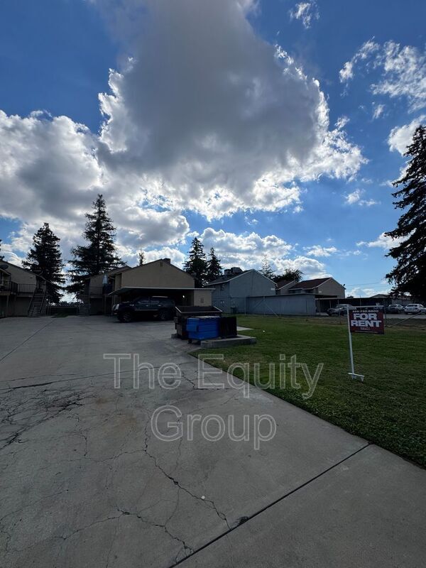 Photo - 1423 E Douglas Ave