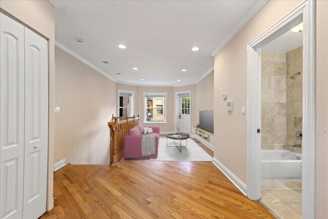 Photo - 3 bedroom in Chicago IL 60618 Unit 1E