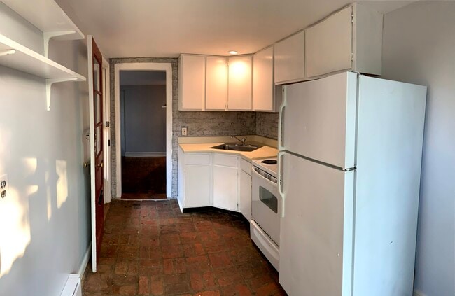 Building Photo - 223 W Barnard St Unit Apt B