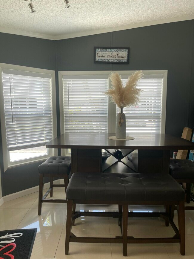 Photo - 817 Sunglow St