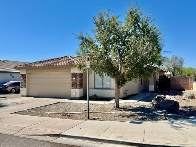 Photo - Very Nice & Clean Single Level Home In Phoenix, Very Close To Ed and Verma Pastor Elementary School.