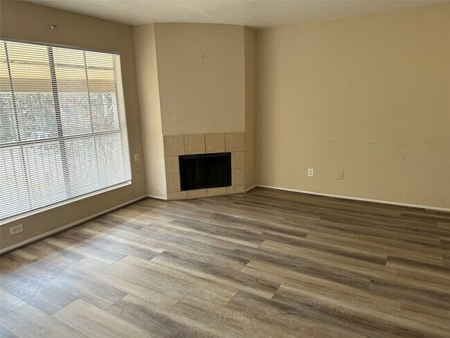 Building Photo - 10100 S Gessner Rd Unit 212