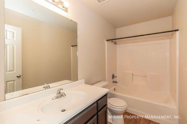 203 27th St Unit F