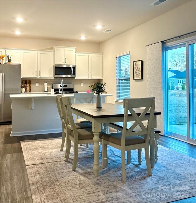 Photo - 3667 Mercer St