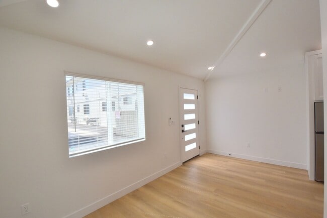 Photo - 10839 Moorpark St Unit 37