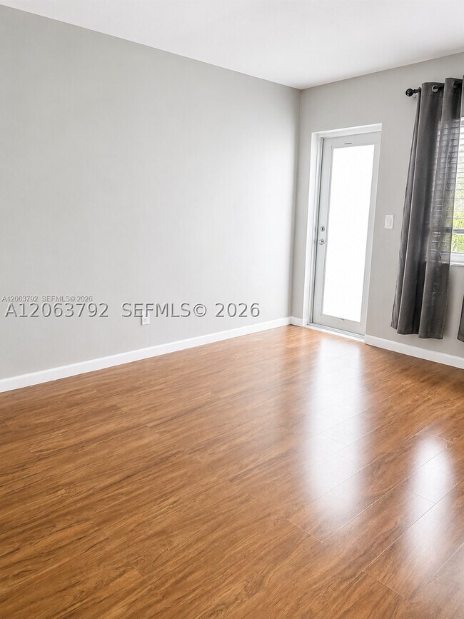 Photo - 7430 Carlyle Ave Unit 4