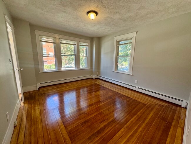 Building Photo - 109 Ruggles St Unit 1