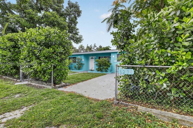 6238 Hayes St Unit 1