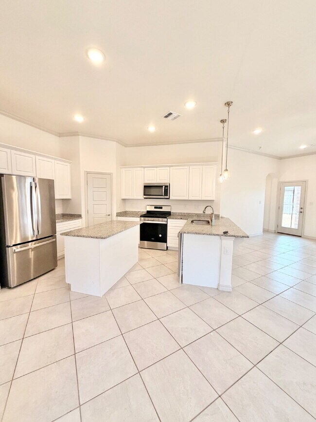 "Charming 3-Bedroom Oasis with 2 Full Baths in Odessa's Heart – Expansive 1895 Sq. Ft.!"
