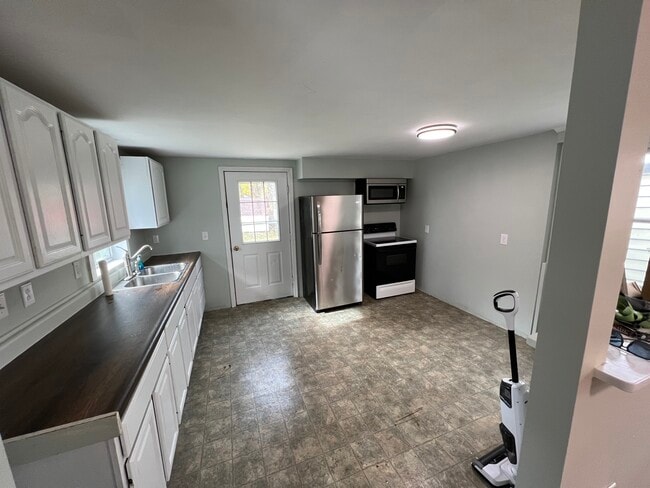 Photo - 292 W 5th St