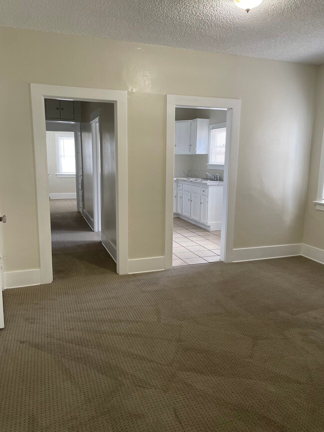 443 W 11th St