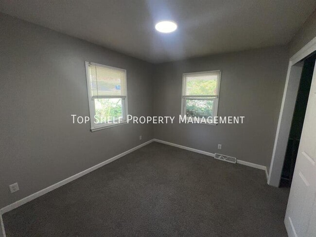 Photo - 2427 Welbeck Rd