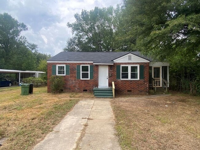 Building Photo - 2 Bedroom 1 Bath Brick home