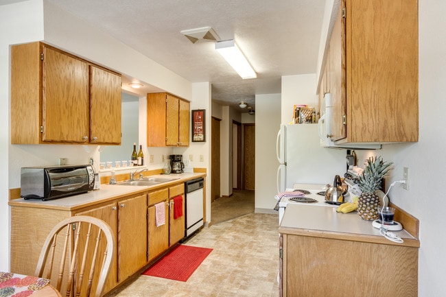 Kitchen - Arthur Court Apartments