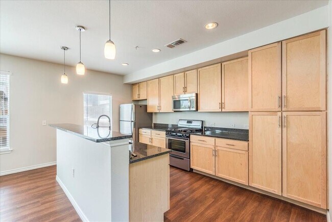 Building Photo - 2606 Wilson St Unit 1502 Rental