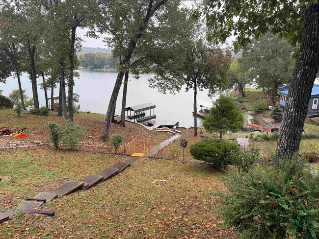 129 W Lakeshore Dr