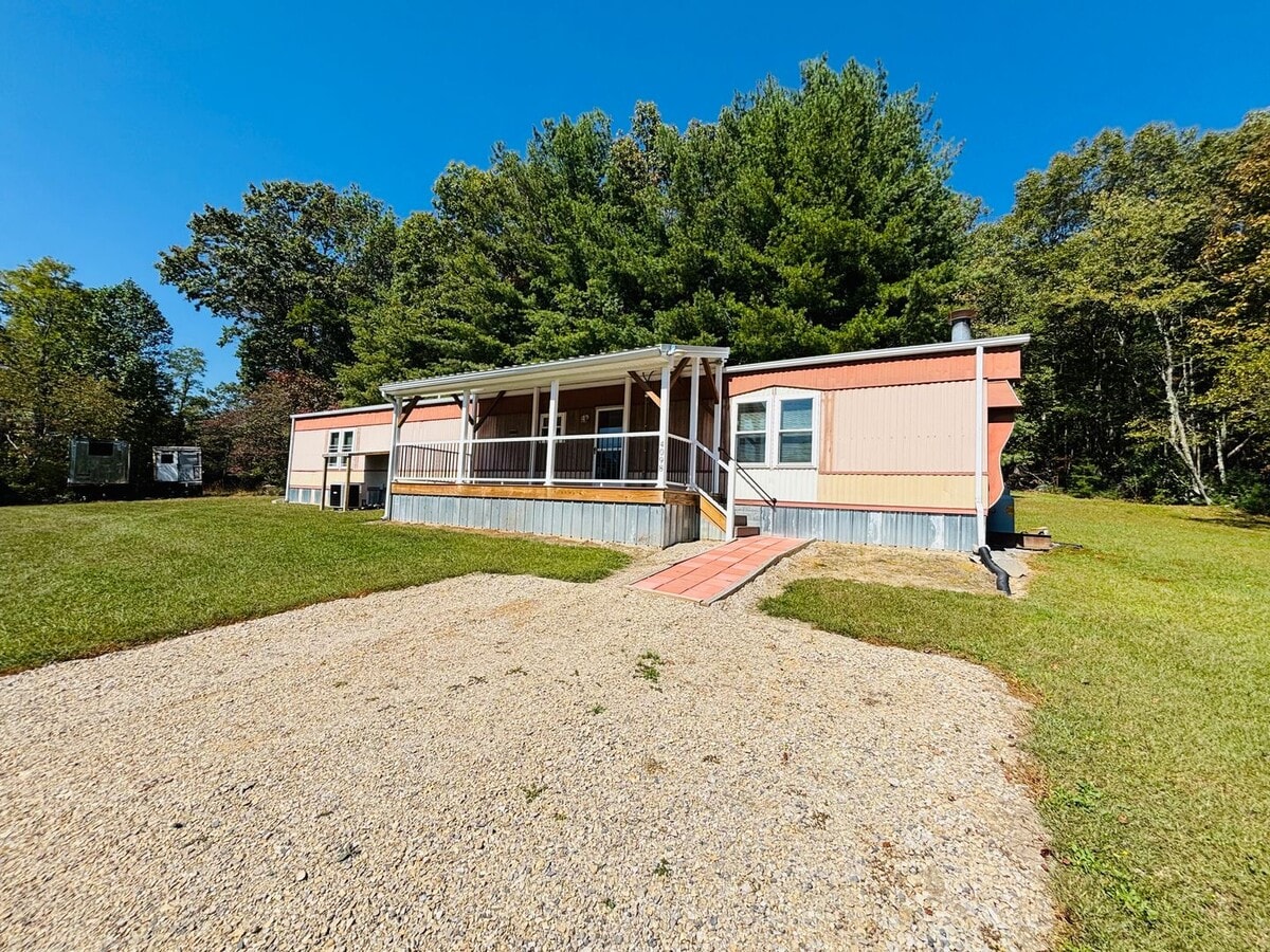 Photo - 4098 Pandapas Pond Rd