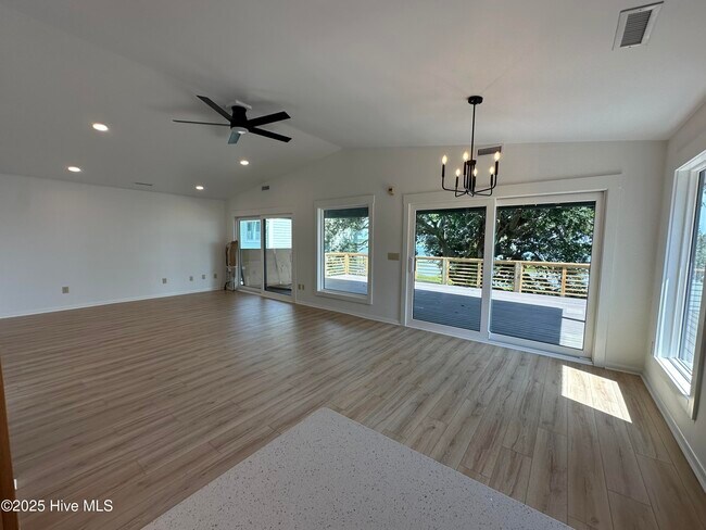 Photo - 106 Broadview Ln