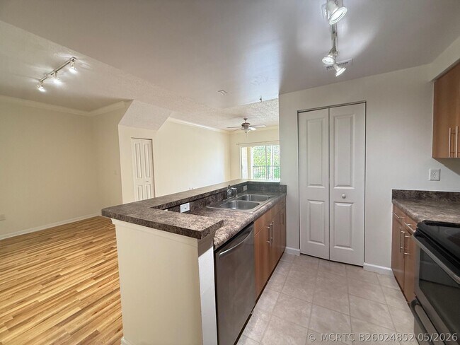 5800 W Sample Rd Unidad 207