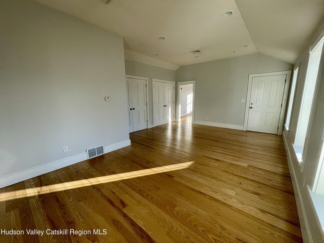 Photo - 536 Columbia St