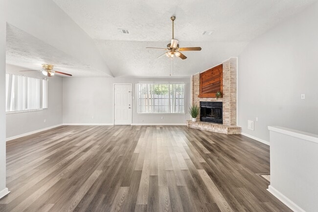 Building Photo - 1202 Manorglen Dr