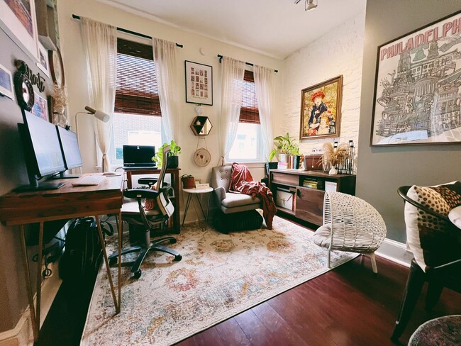 Photo - Gorgeous 2-Bed Townhome in Pennsport! Available on NOW!