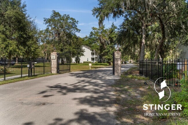 Photo - 4 Bedroom / 3.5 Bath For Rent In Wrights P...