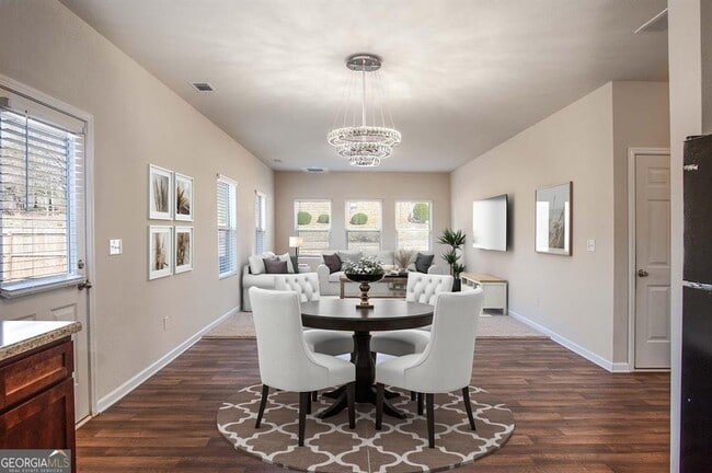 Photo - 700 Fitzroy Dr