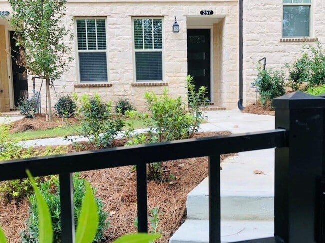 Photo - 257 Franklin Rd